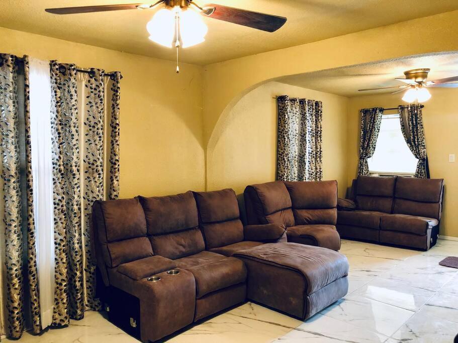 Villa Eagle Pass Downtown House Extérieur photo